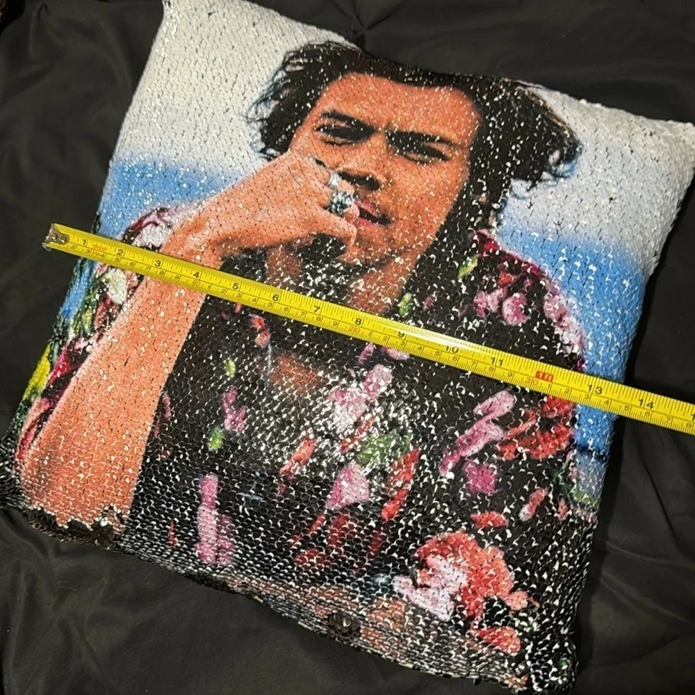 N/A sequin pillow